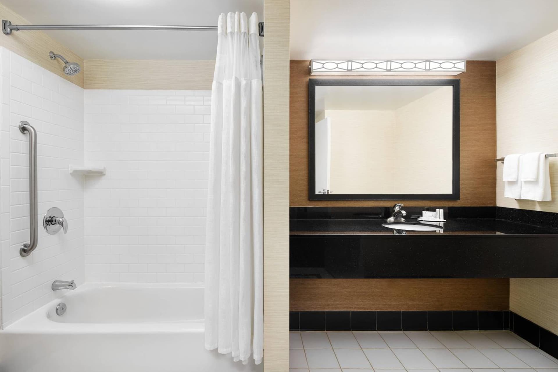 Fairfield Inn and Suites by Marriott Plainville interior in Plainville — gallery photo 2