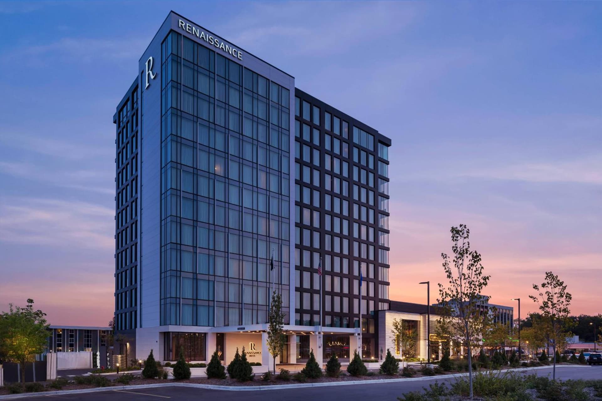 Renaissance Milwaukee West Hotel interior in Wauwatosa, WI — gallery photo 2