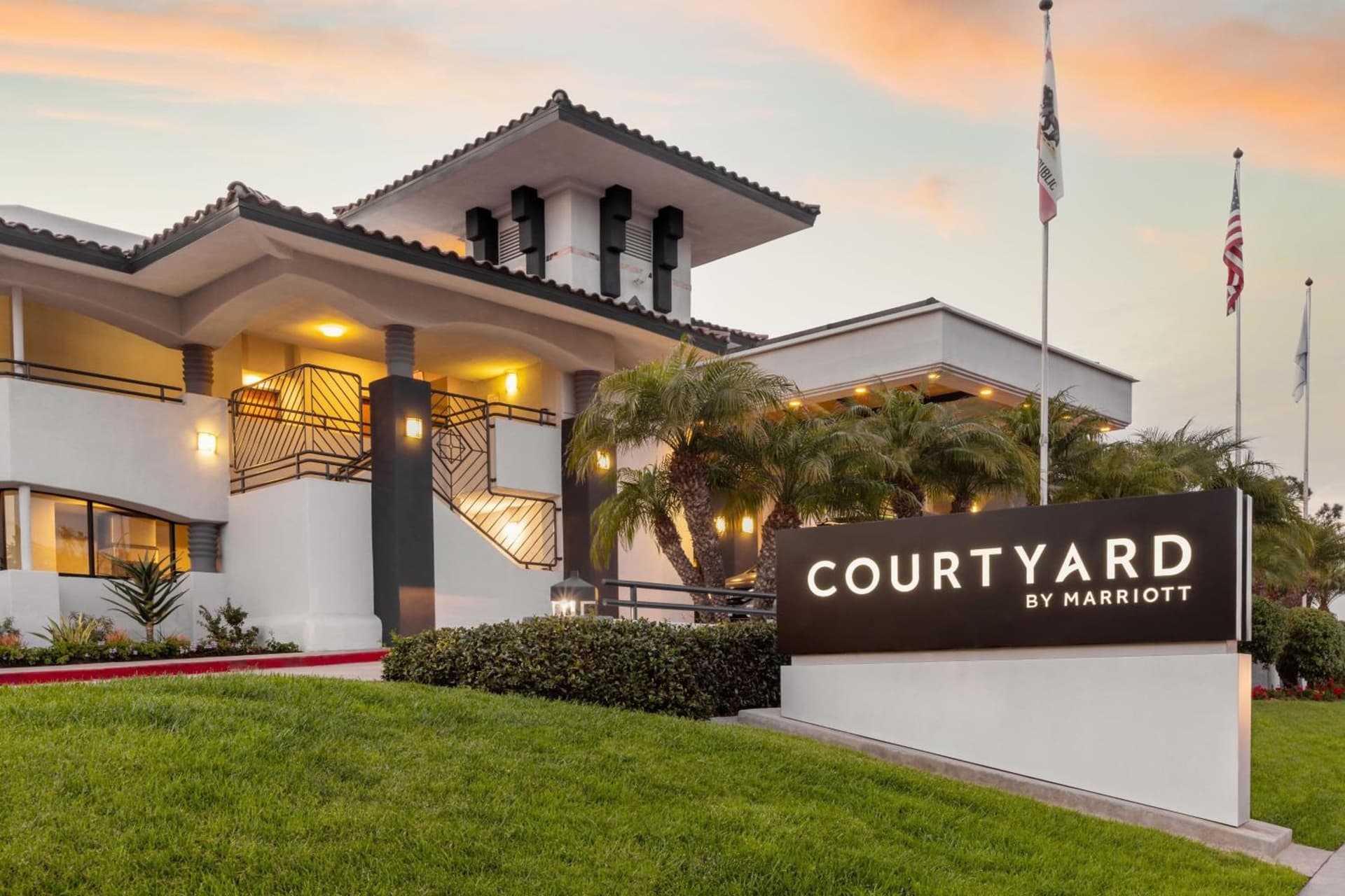 Courtyard by Marriott San Diego Del Mar/Solana Beach featured exterior or lobby in Solana Beach, CA — similar hotel