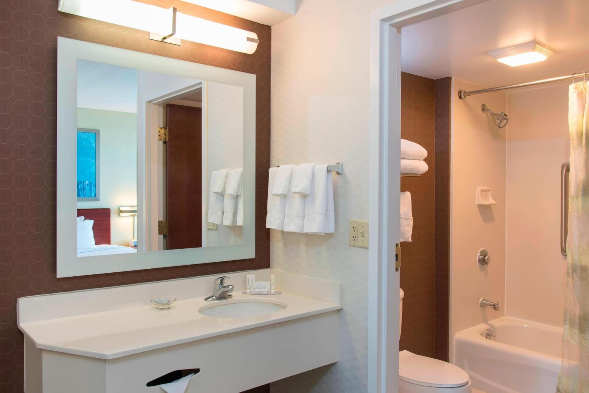 The Peoria Hotel, SureStay Collection by Best Western gallery photo in Peoria, IL — image 10