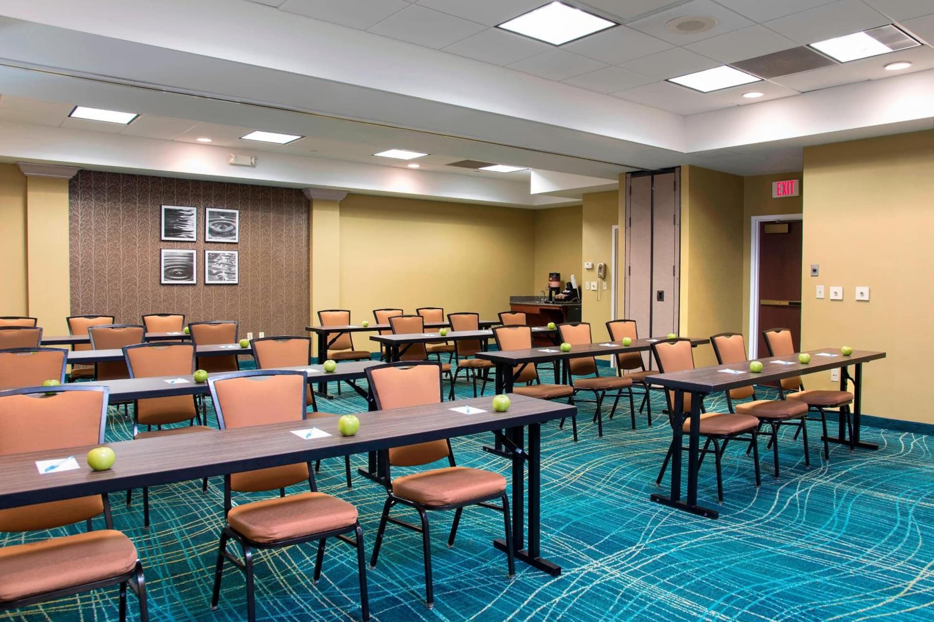The Peoria Hotel, SureStay Collection by Best Western gallery photo in Peoria, IL — image 6
