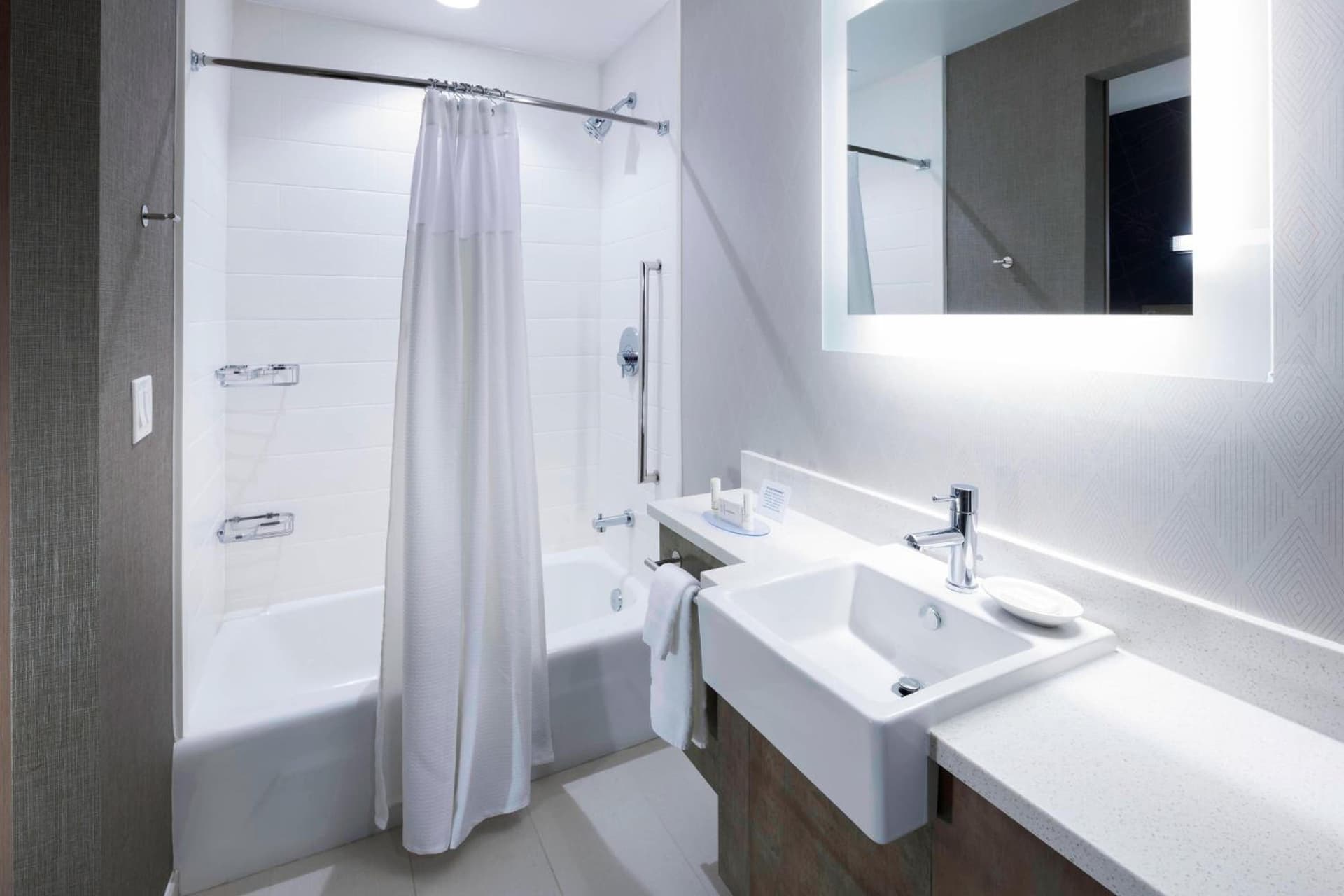 SpringHill Suites by Marriott Clearwater Beach gallery photo in Clearwater Beach, FL — image 18
