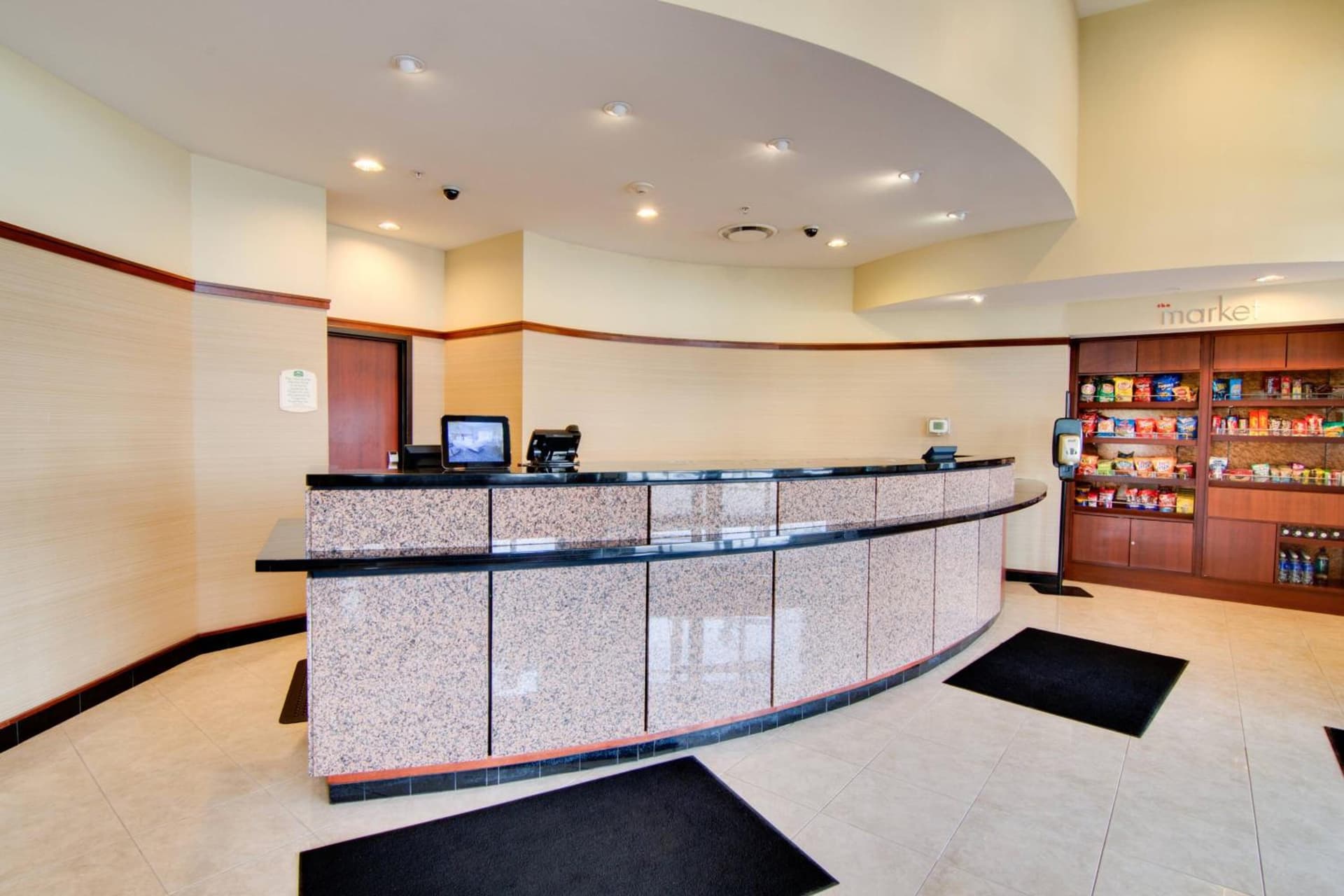 Courtyard Rochester Mayo Clinic Area/Saint Marys property views in Rochester, MN — gallery photo 3