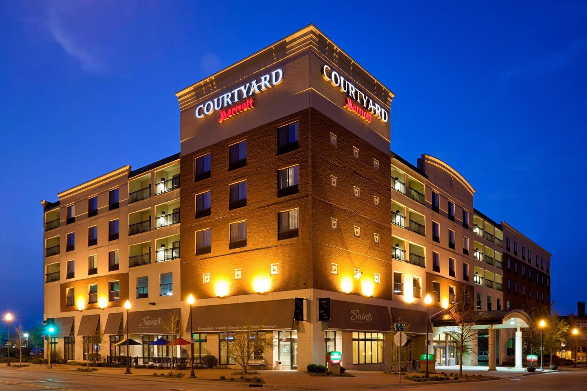 Courtyard Rochester Mayo Clinic Area/Saint Marys featured exterior or lobby in Rochester, MN — similar hotel