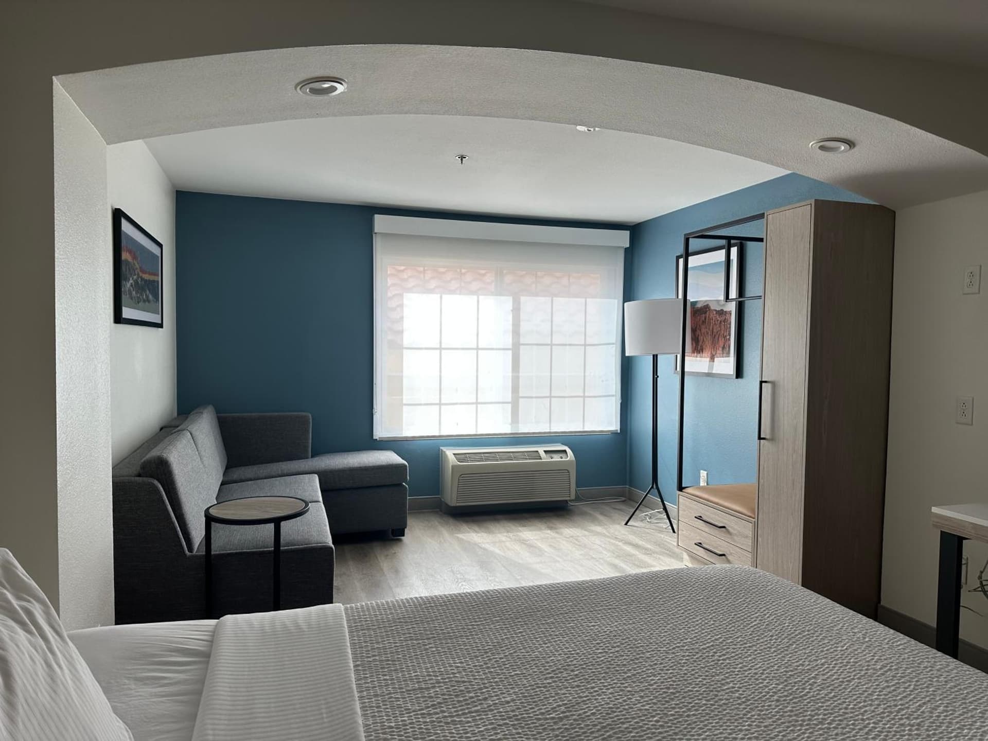 La Quinta Inn & Suites by Wyndham Albuquerque Midtown gallery photo in Albuquerque, NM — image 9