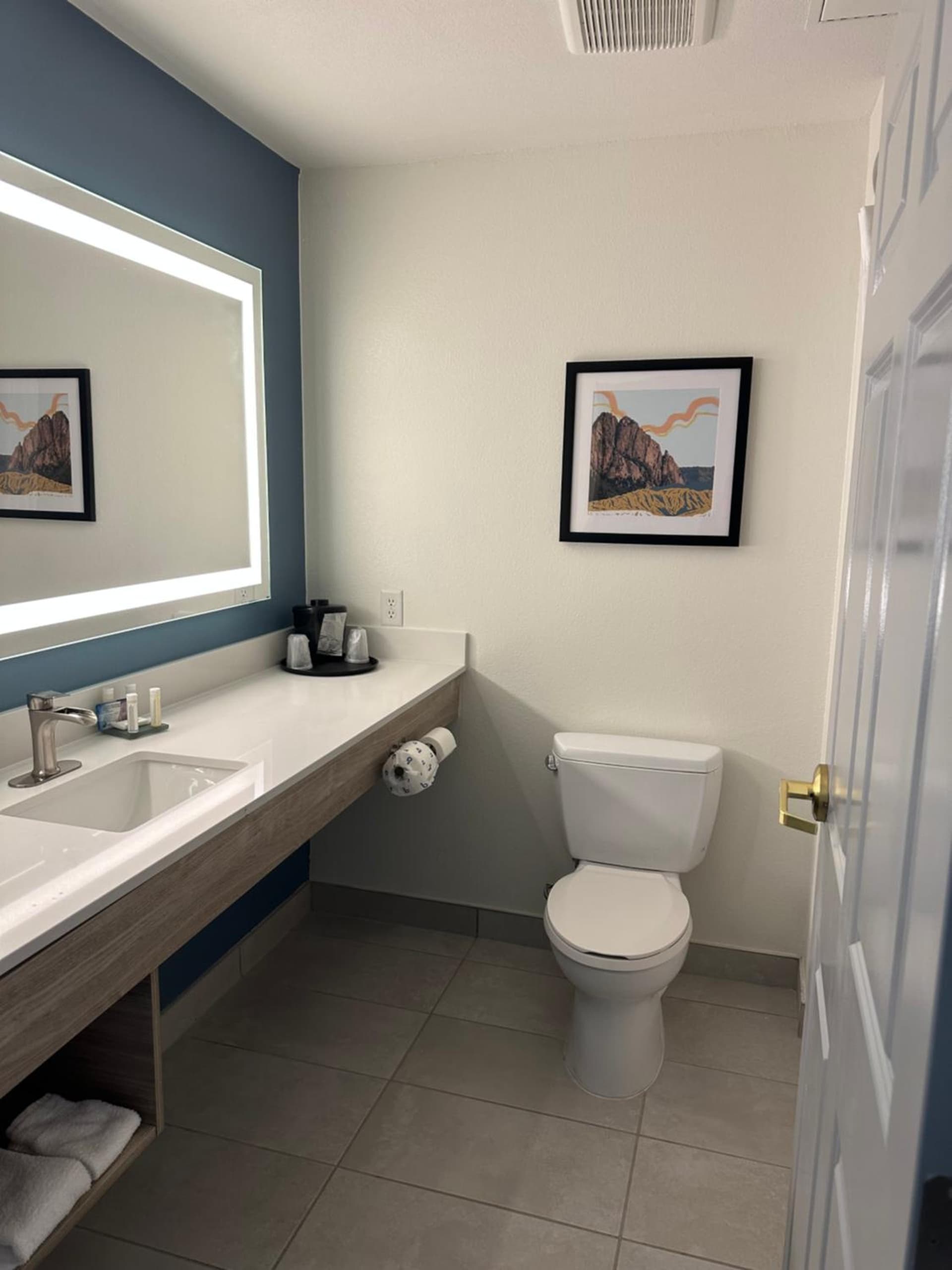 La Quinta Inn & Suites by Wyndham Albuquerque Midtown gallery photo in Albuquerque, NM — image 27