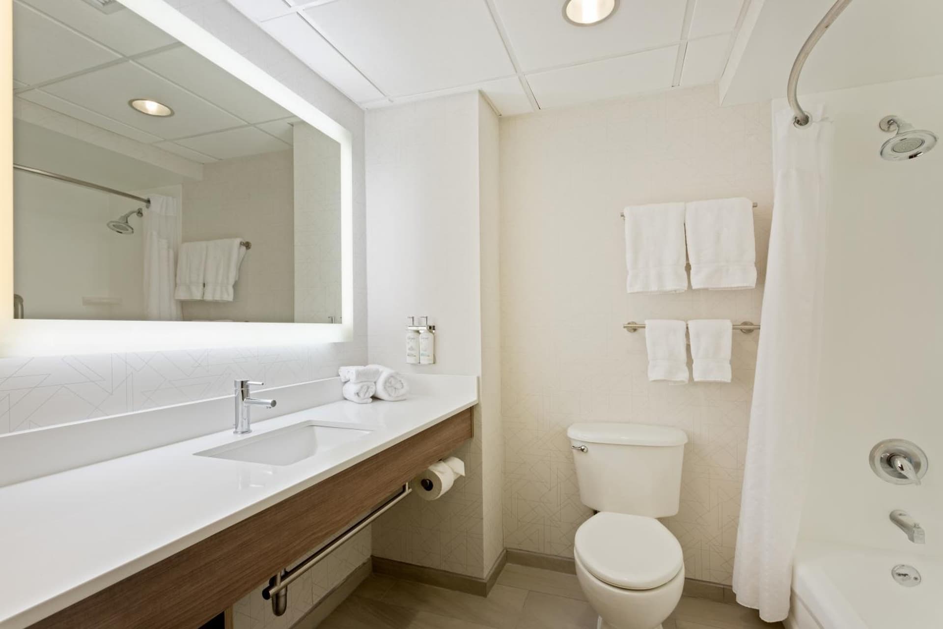 Holiday Inn Express Hauppauge-Long Island by IHG gallery photo in Hauppauge, NY — image 25