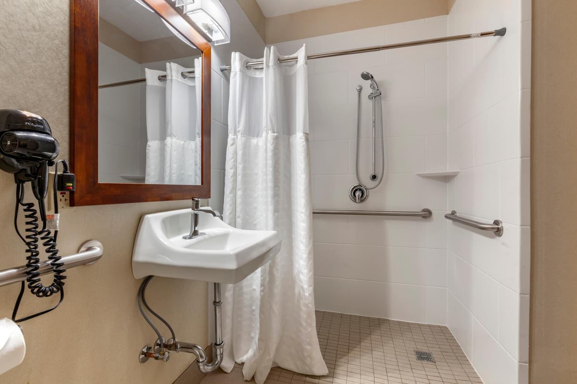 Comfort Inn & Suites Geneva- West Chicago gallery photo in Geneva, IL — image 39