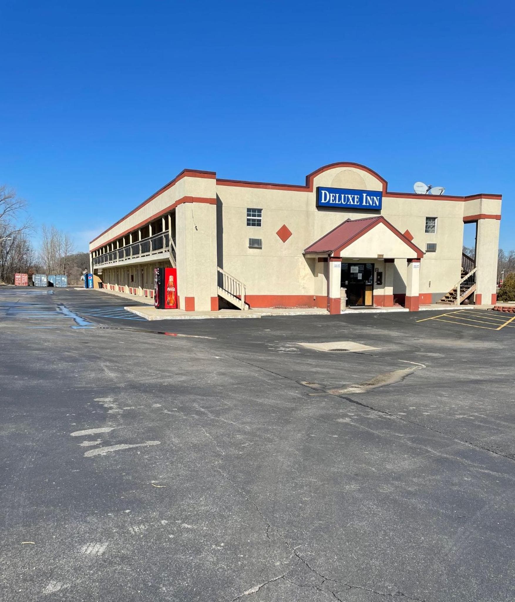 DELUXE INN property views in Warsaw, IN — gallery photo 3