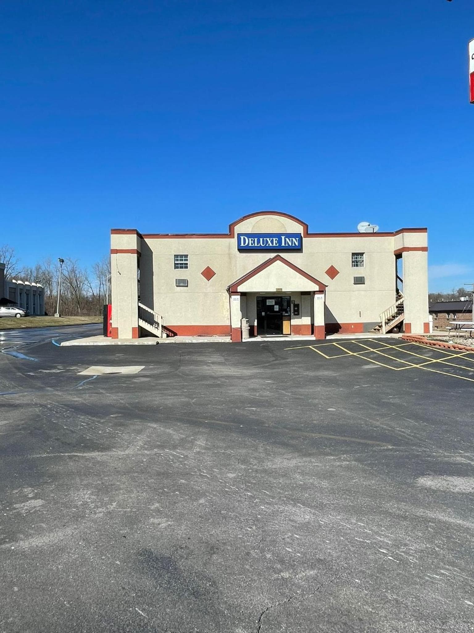 DELUXE INN featured exterior or lobby in Warsaw, IN — similar hotel