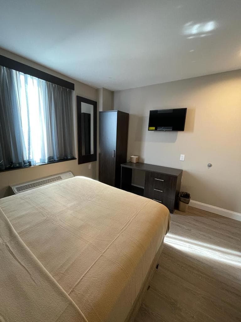 Royal Hotel Bronx property views in Bronx, NY — gallery photo 3