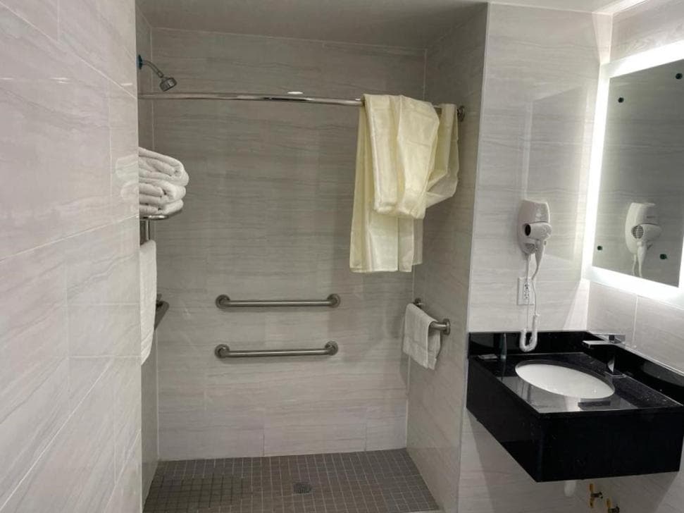 Royal Hotel Bronx gallery photo in Bronx, NY — image 6
