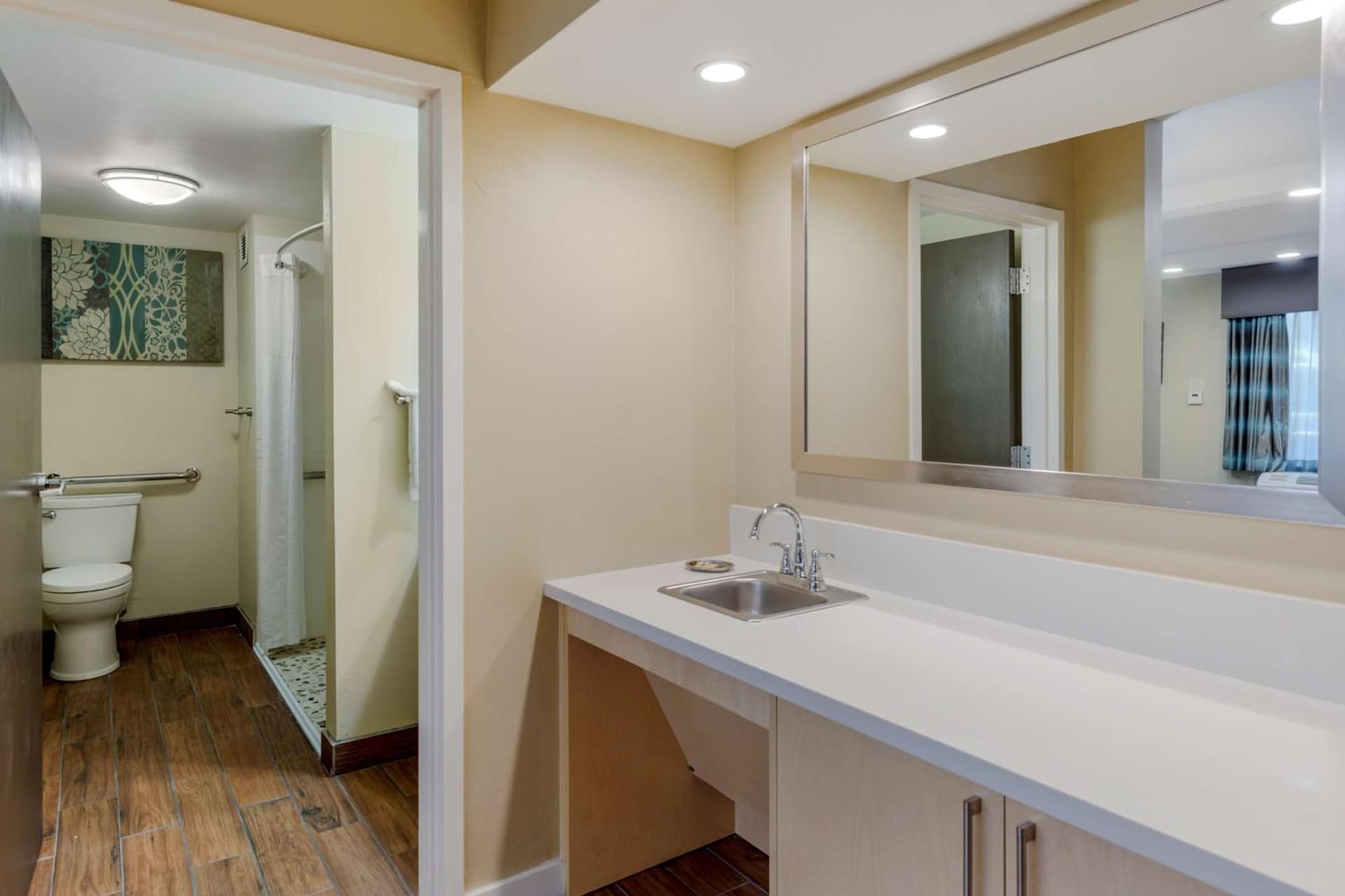 Best Western Plus South Coast Inn gallery photo in Santa Barbara, CA — image 4