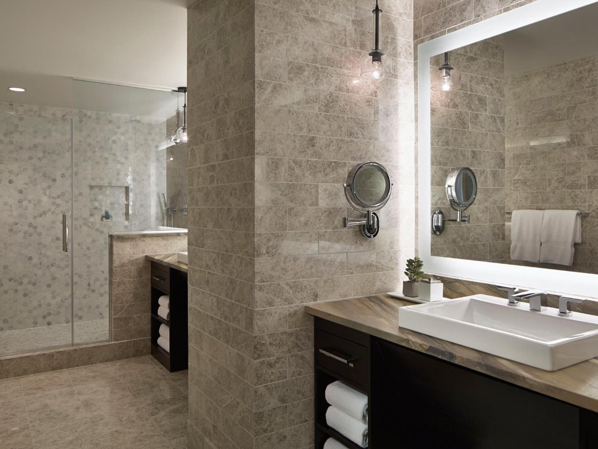 Loews Chicago Hotel gallery photo in Chicago, IL — image 39
