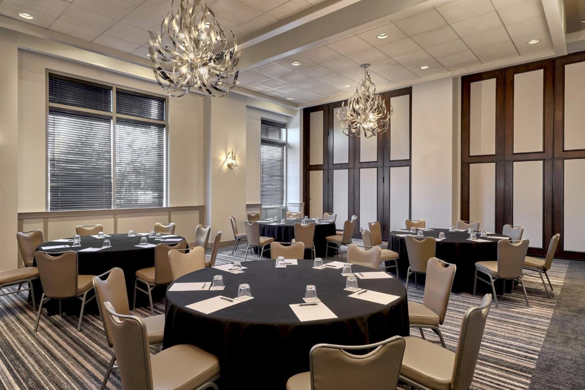 Loews Chicago O'Hare Hotel gallery photo in Rosemont, IL — image 23