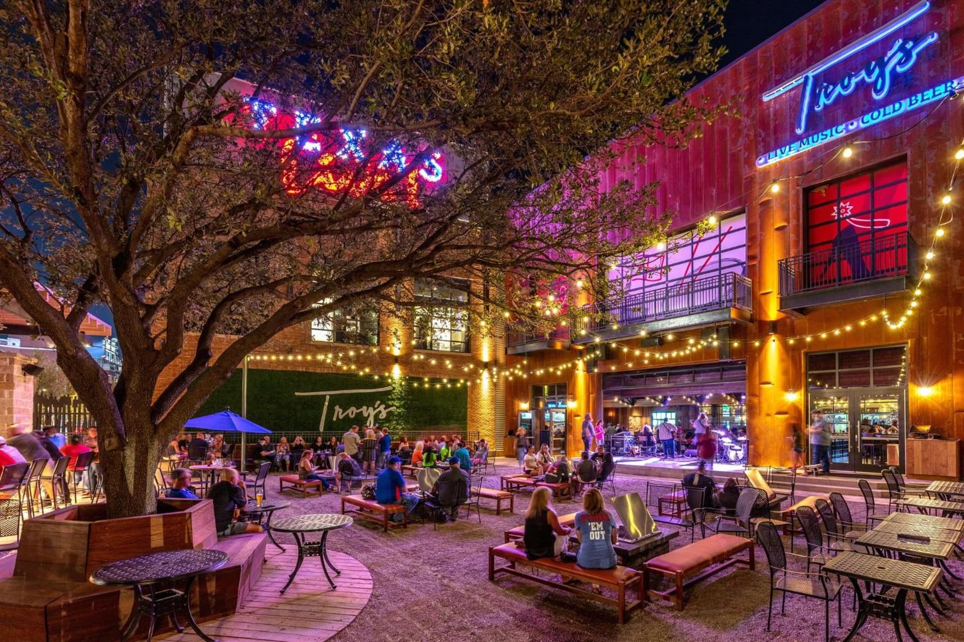 Live! by Loews - Arlington, TX gallery photo in Arlington, TX — image 59
