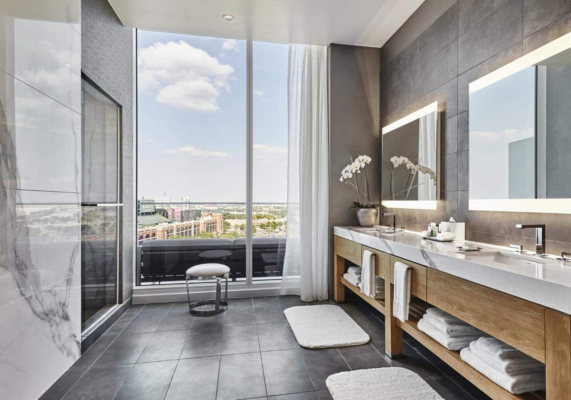 Live! by Loews - Arlington, TX gallery photo in Arlington, TX — image 20