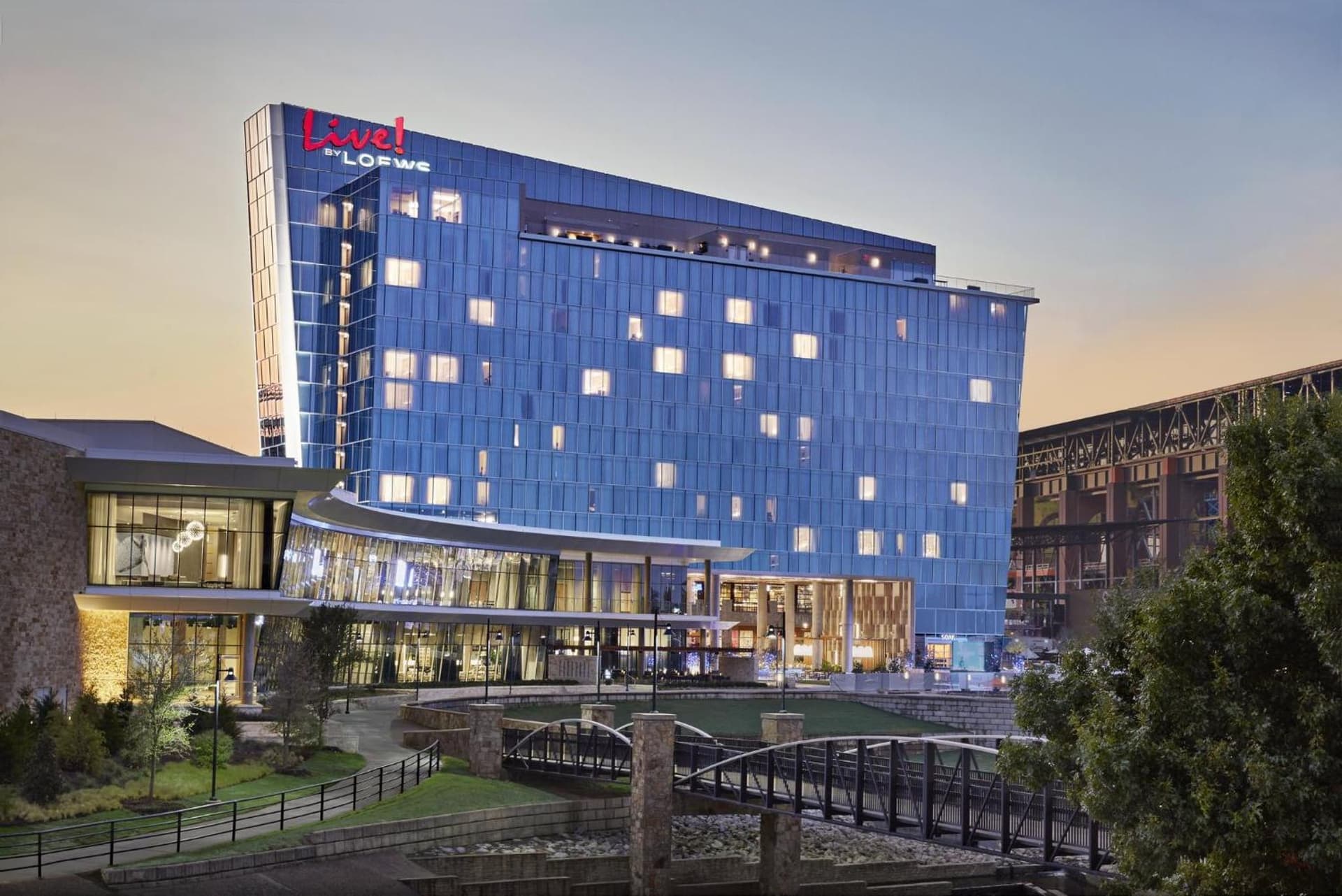 Live! by Loews - Arlington, TX gallery photo in Arlington, TX — image 68