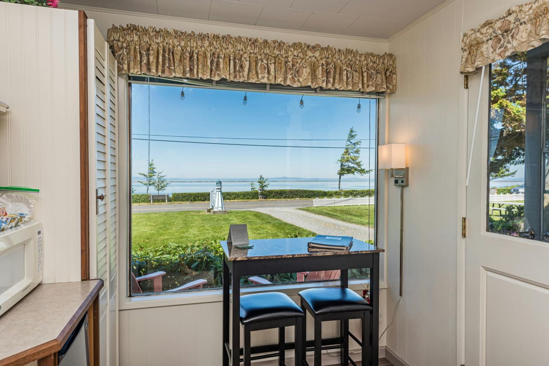 Juan de Fuca Waterfront Hotel & Cottages gallery photo in Sequim, WA — image 6