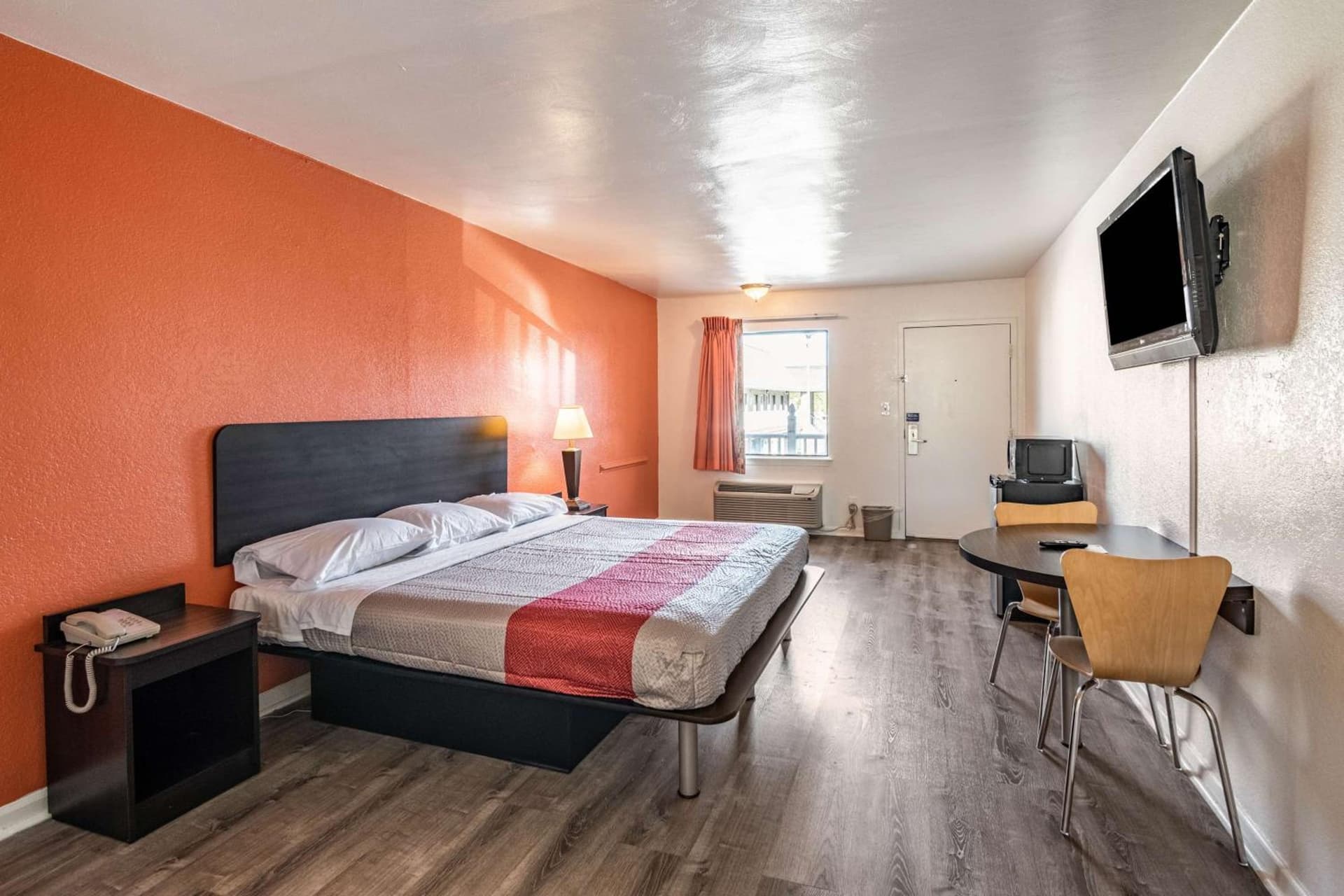 Motel 6-Portsmouth, VA interior in Portsmouth, VA — gallery photo 2