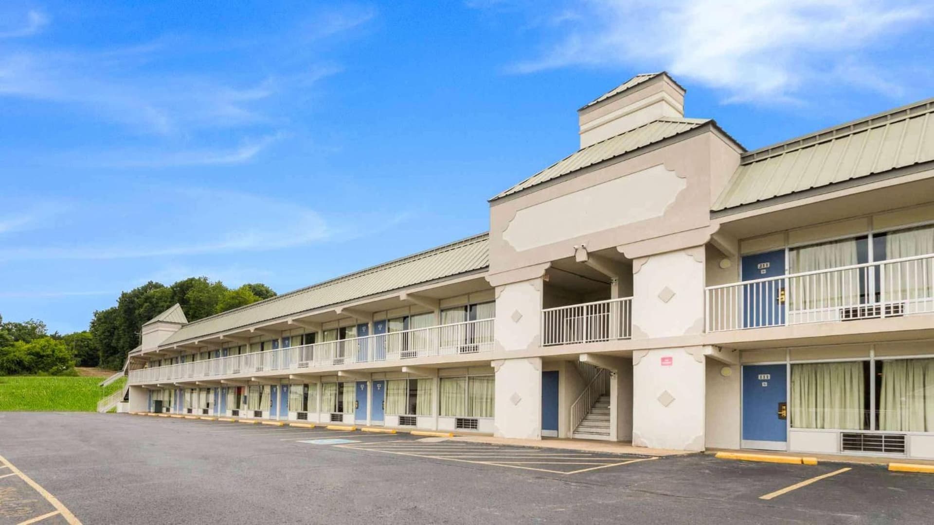 Motel 6-Pulaski, TN interior in Pulaski, TN — gallery photo 2