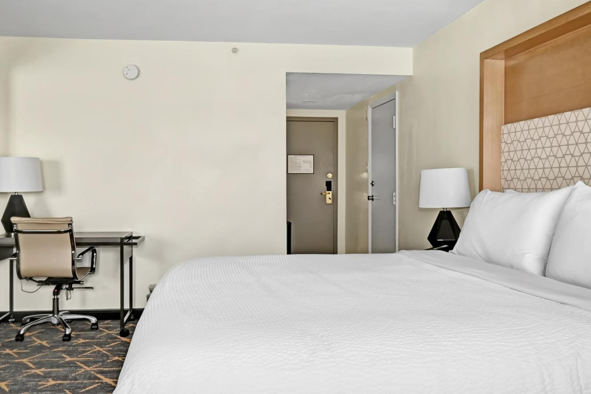 Holiday Inn - Piscataway - Somerset by IHG gallery photo in Piscataway, NJ — image 11