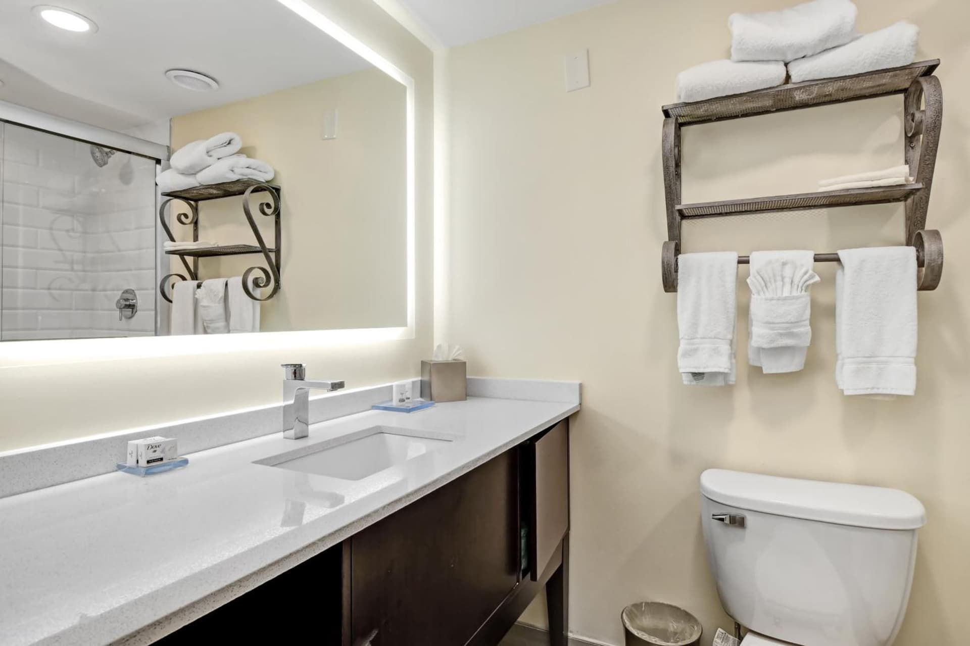 Holiday Inn - Piscataway - Somerset by IHG gallery photo in Piscataway, NJ — image 61