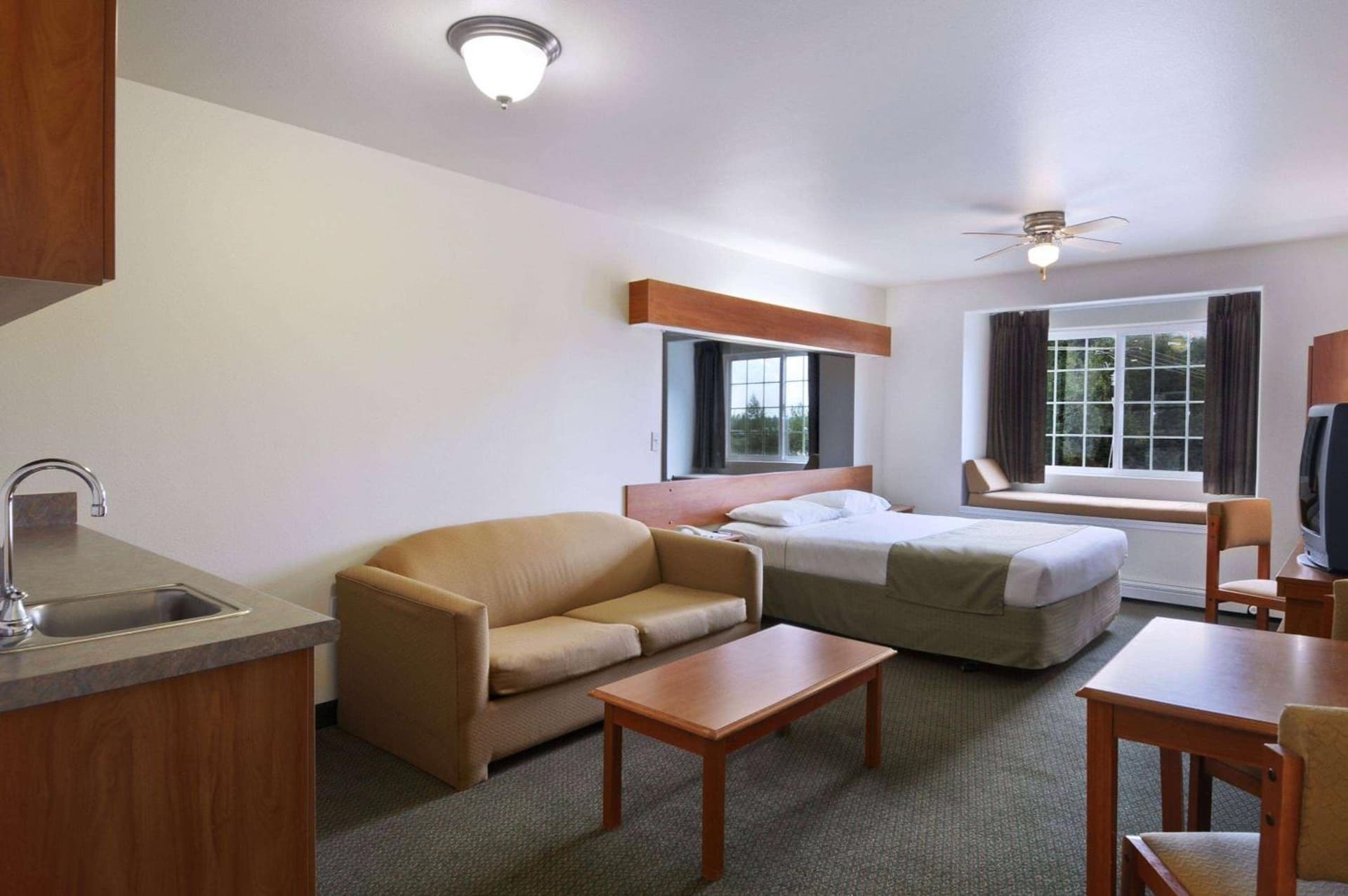 Microtel Inn & Suites by Wyndham Eagle River/Anchorage Area gallery photo in Eagle River, AK — image 29