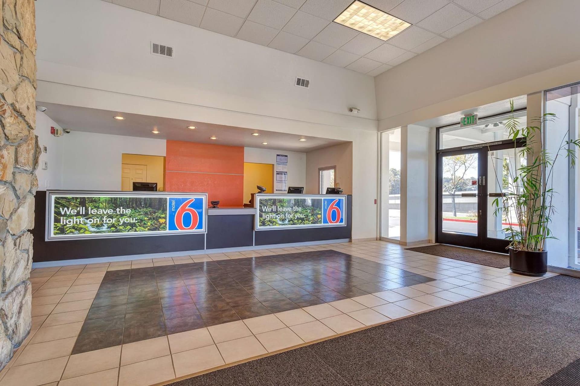 Motel 6-Belmont, CA - San Francisco - Redwood City interior in Belmont, CA — gallery photo 2