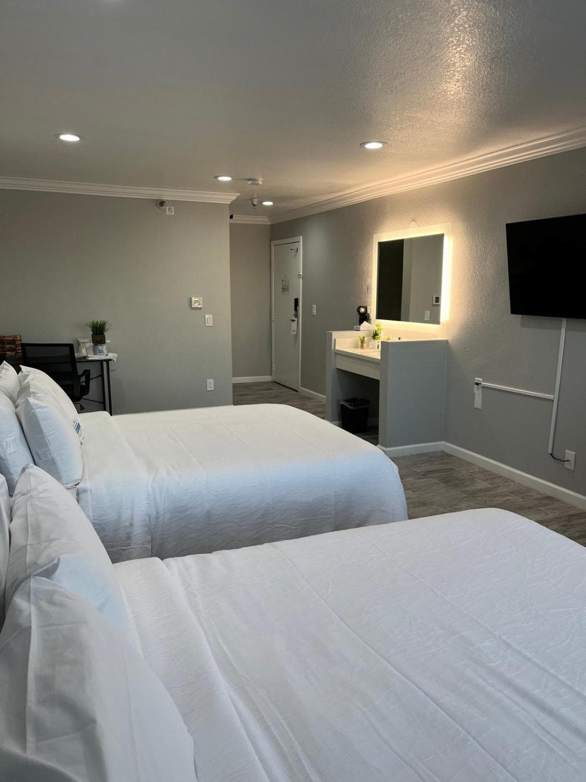 Capri Suites Anaheim gallery photo in Anaheim, CA — image 16