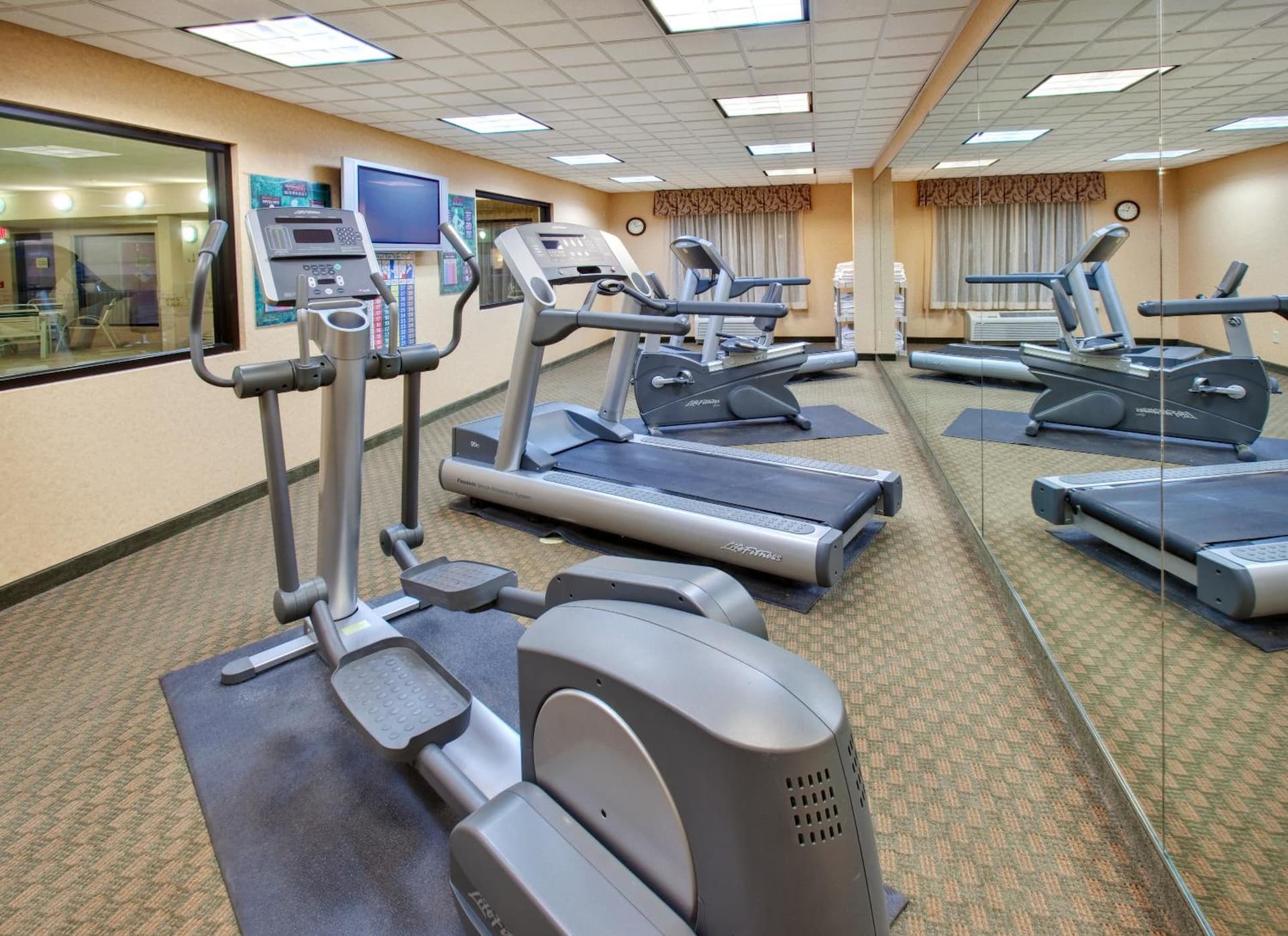Holiday Inn Express Hotel & Suites Bismarck by IHG gallery photo in Bismarck, ND — image 15