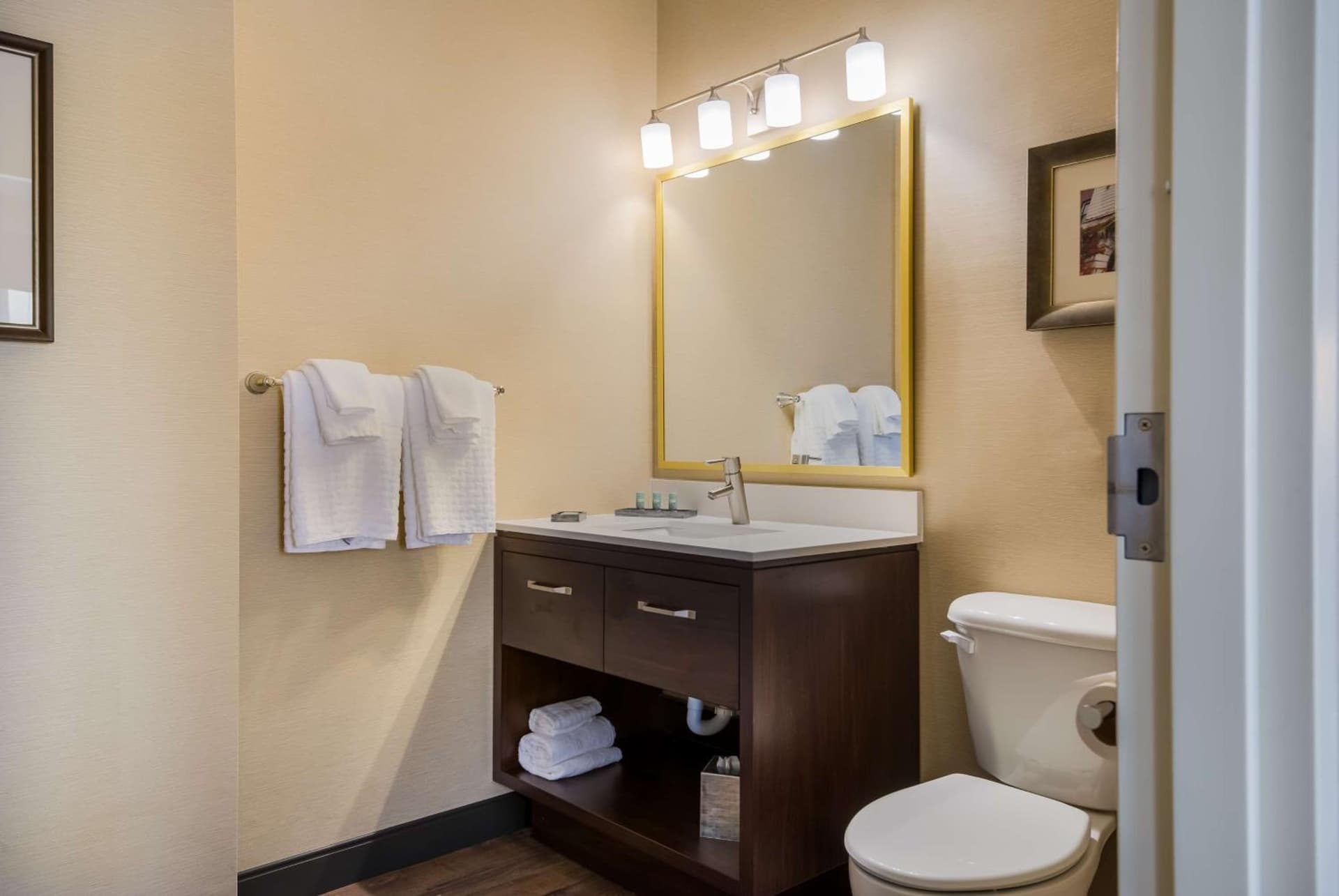 Best Western Syracuse Downtown Hotel and Suites gallery photo in Syracuse, NY — image 4