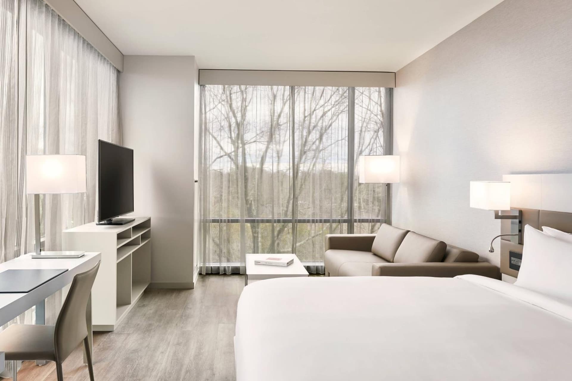 AC Hotel by Marriott Charlotte SouthPark gallery photo in Charlotte, NC — image 38