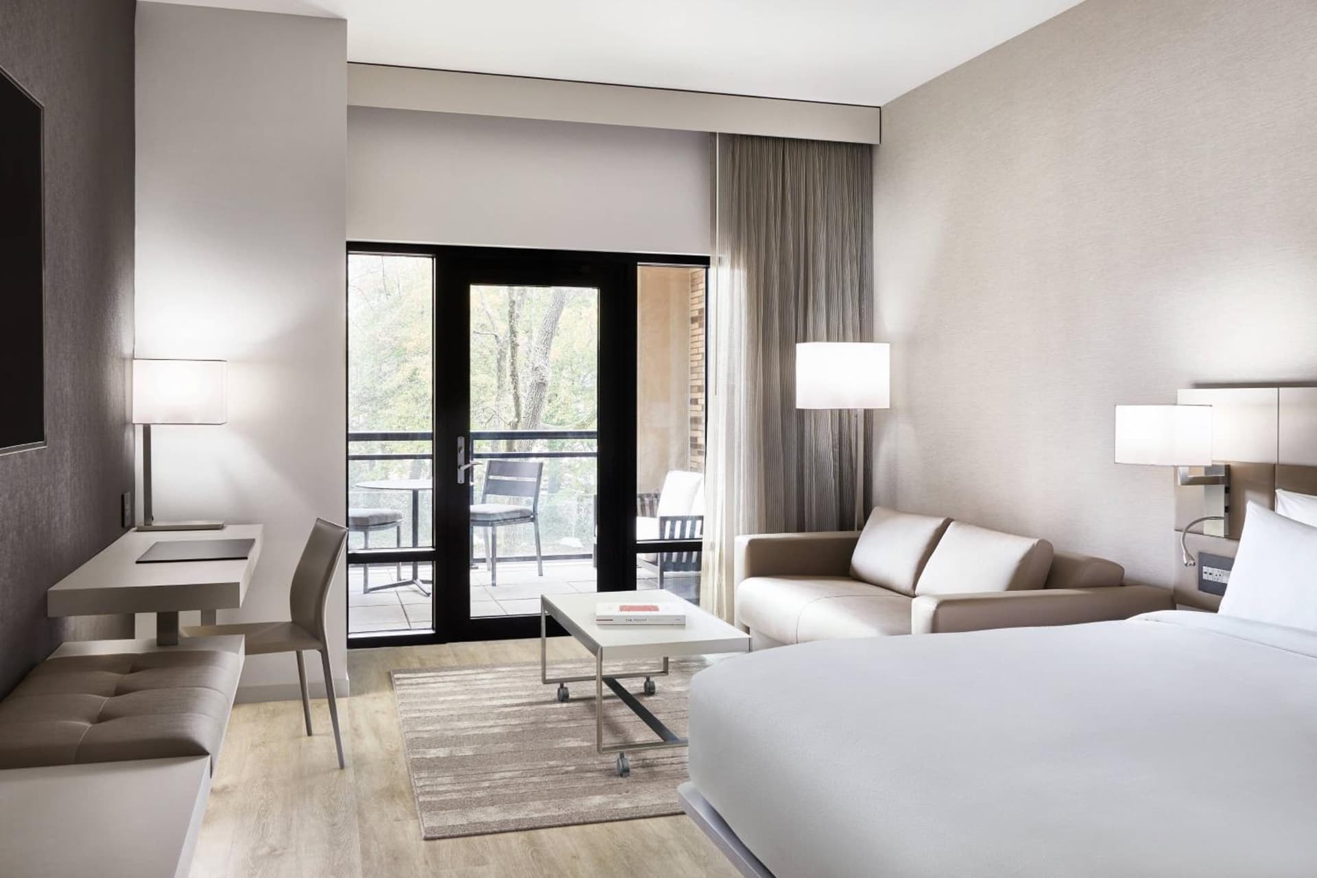 AC Hotel by Marriott Charlotte SouthPark gallery photo in Charlotte, NC — image 35