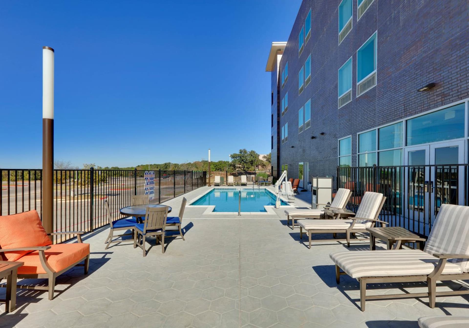 La Quinta Inn & Suites by Wyndham Lakeway interior in Lakeway, TX — gallery photo 2