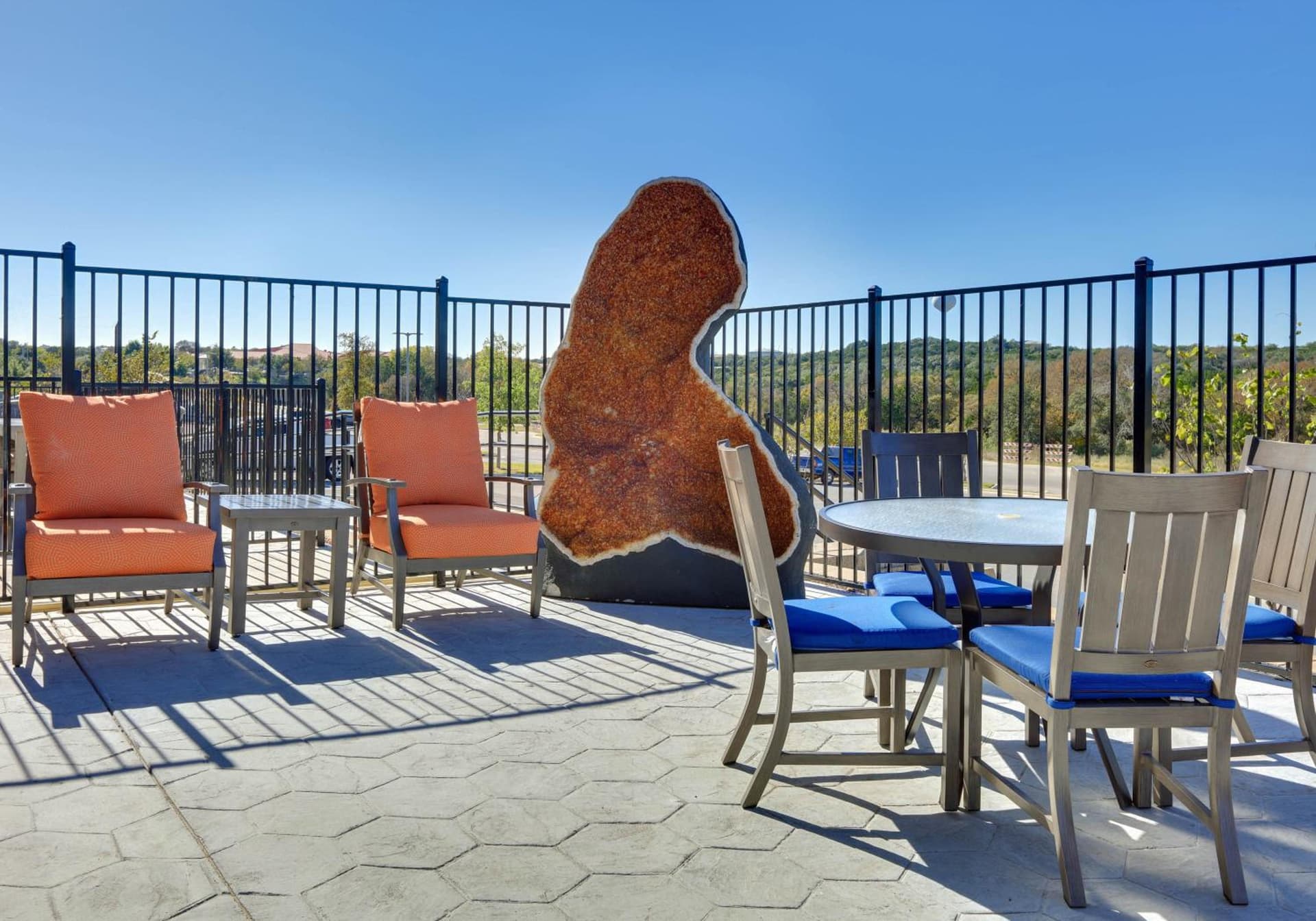 La Quinta Inn & Suites by Wyndham Lakeway gallery photo in Lakeway, TX — image 15