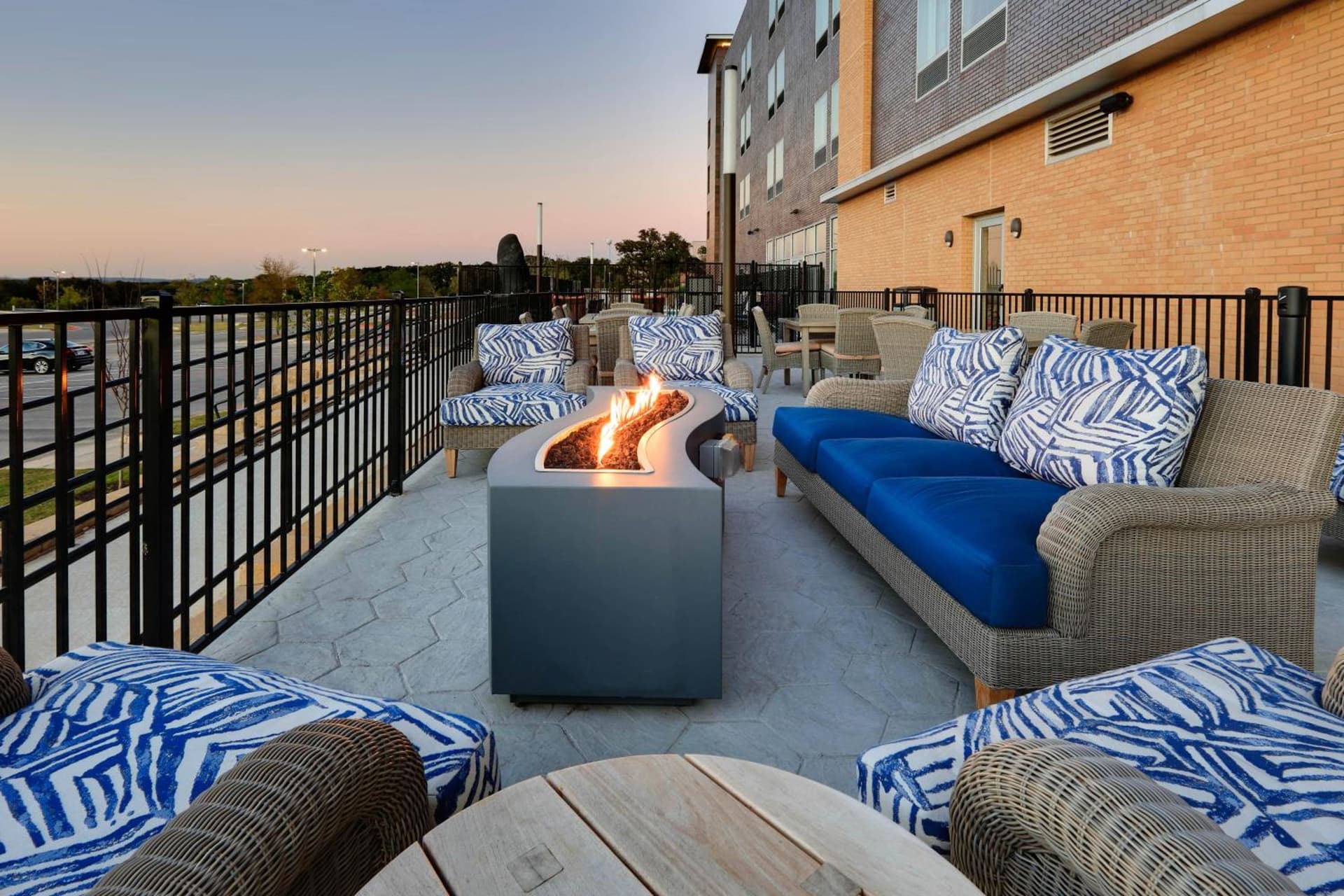 La Quinta Inn & Suites by Wyndham Lakeway gallery photo in Lakeway, TX — image 40