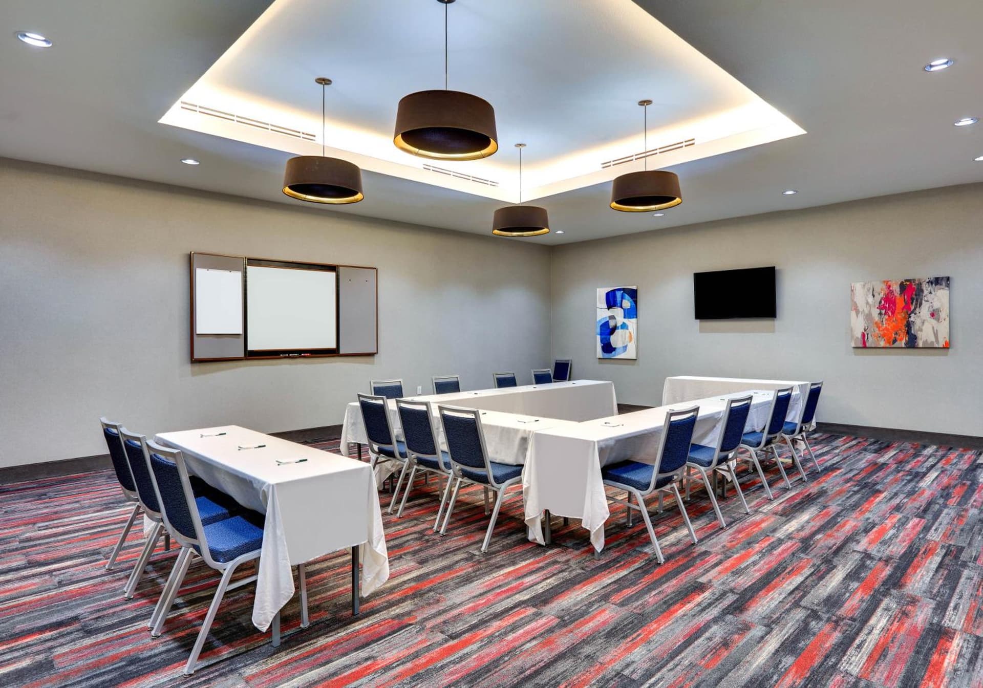 La Quinta Inn & Suites by Wyndham Lakeway property views in Lakeway, TX — gallery photo 3