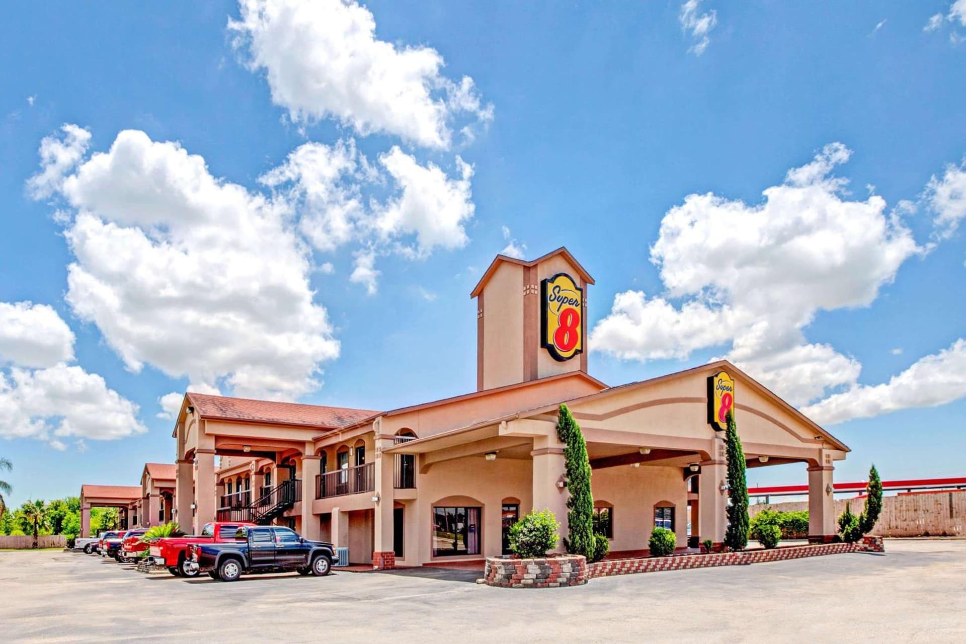 Super 8 by Wyndham Mont Belvieu - Baytown East featured exterior or lobby in Eldon, TX — similar hotel