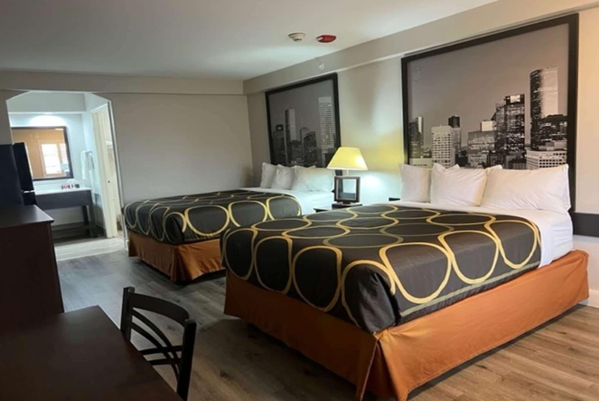 Super 8 by Wyndham Mont Belvieu - Baytown East property views in Eldon, TX — gallery photo 3