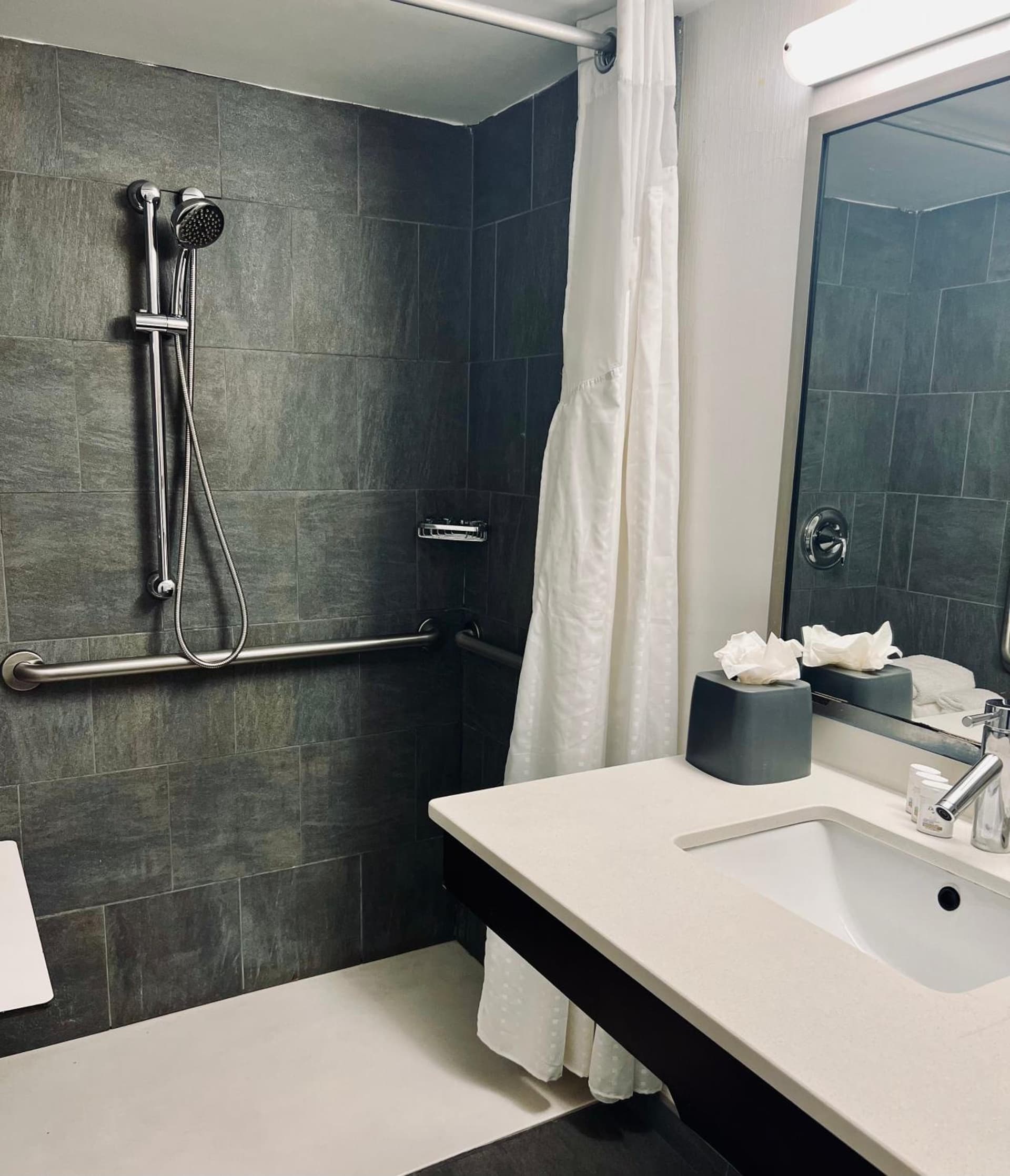 Holiday Inn Virginia Beach - Norfolk by IHG property views in Virginia Beach, VA — gallery photo 3