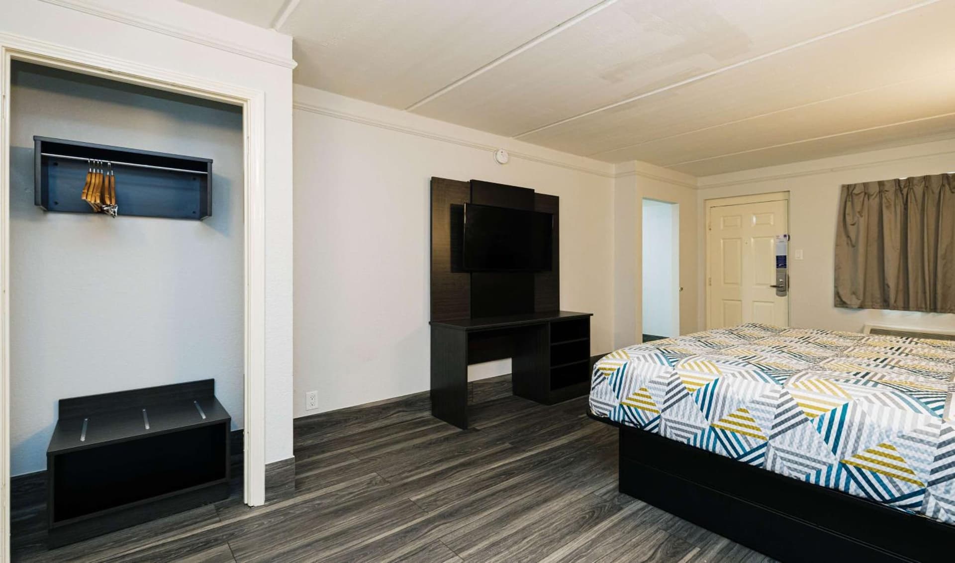 Studio 6 Baytown, Tx - Garth Road property views in Baytown, TX — gallery photo 3