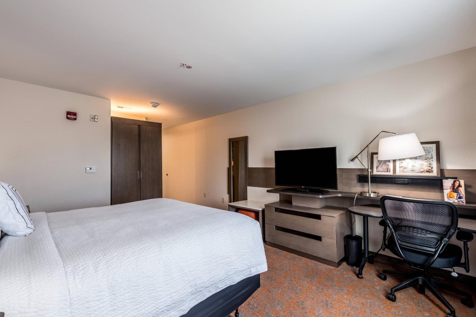 Fairfield Inn & Suites by Marriott St. Joseph Stevensville interior in Stevensville, MI — gallery photo 2
