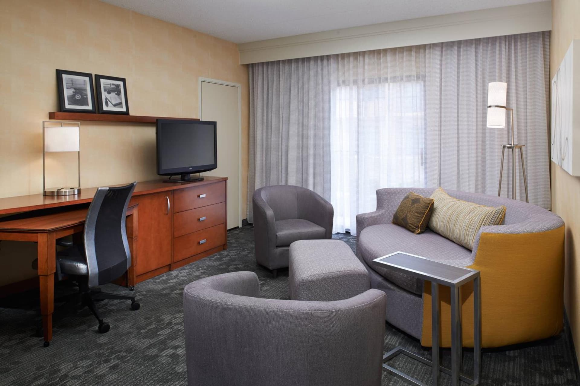 Courtyard by Marriott Detroit Dearborn gallery photo in Dearborn, MI — image 12