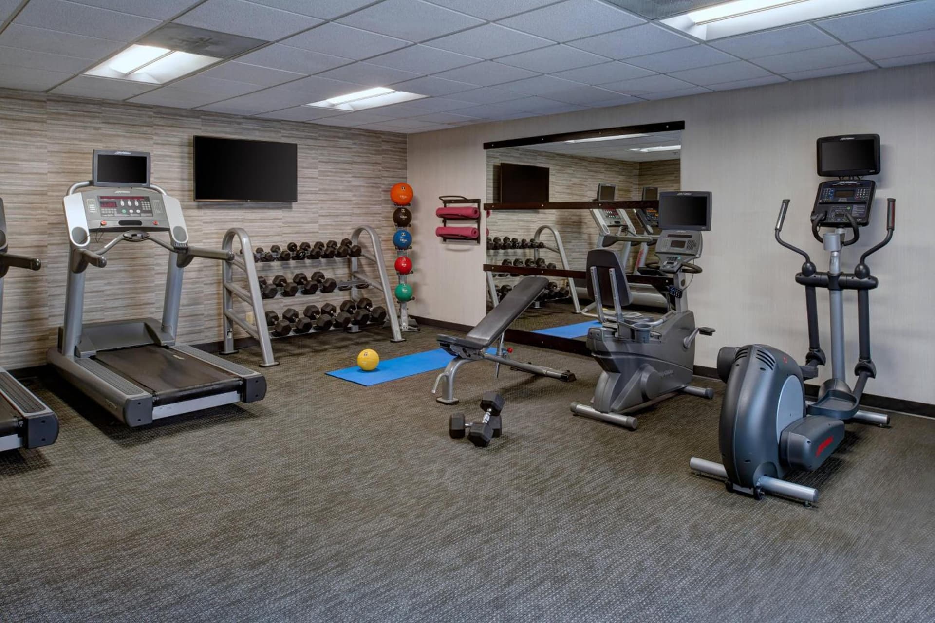 Courtyard by Marriott Detroit Dearborn gallery photo in Dearborn, MI — image 30