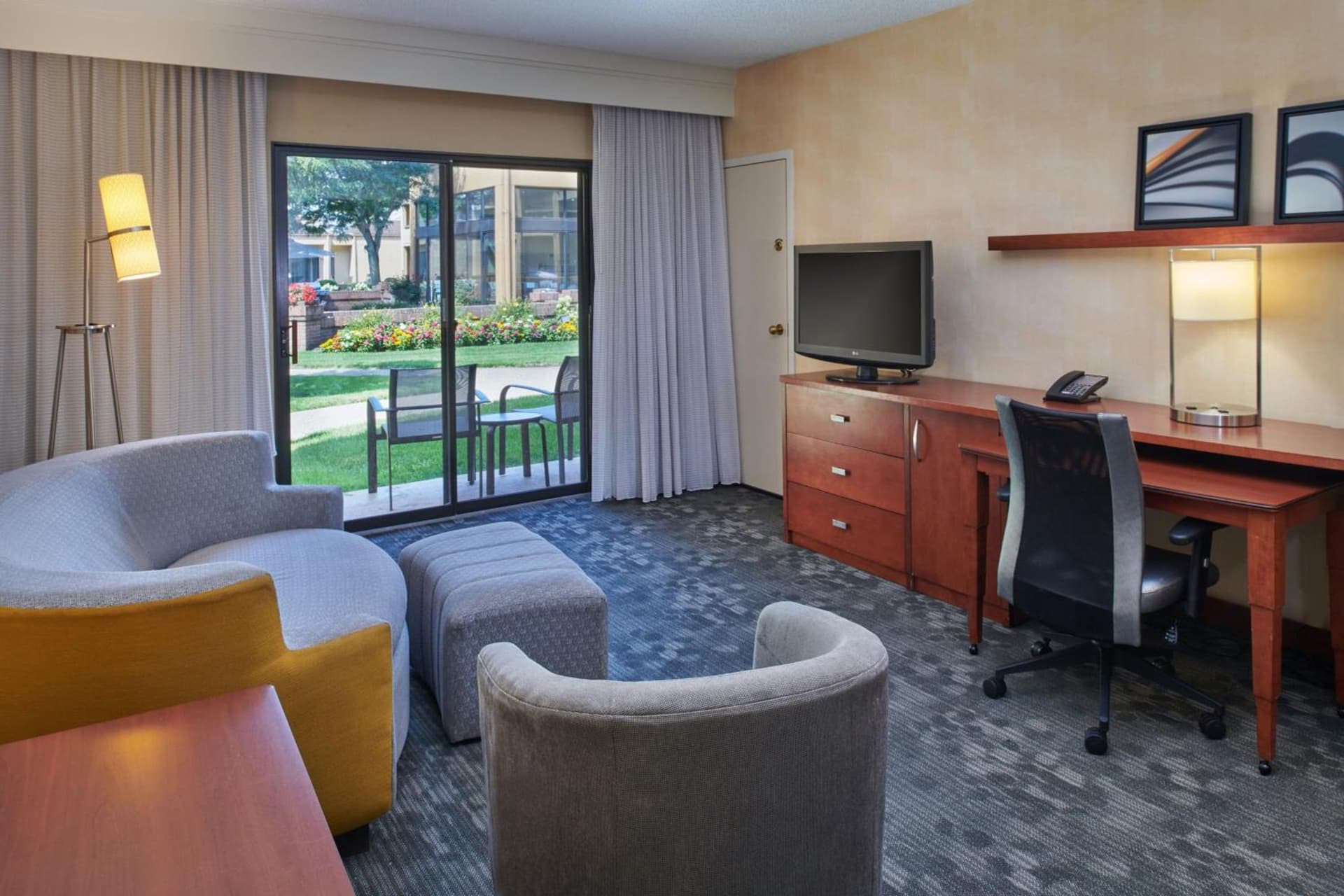 Courtyard by Marriott Detroit Dearborn gallery photo in Dearborn, MI — image 27