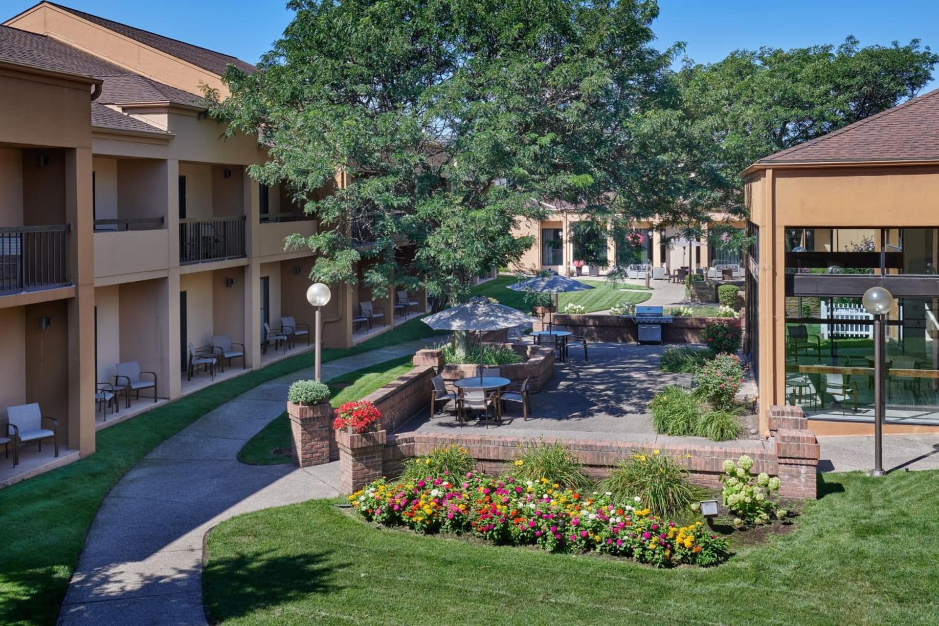 Courtyard by Marriott Detroit Dearborn gallery photo in Dearborn, MI — image 4
