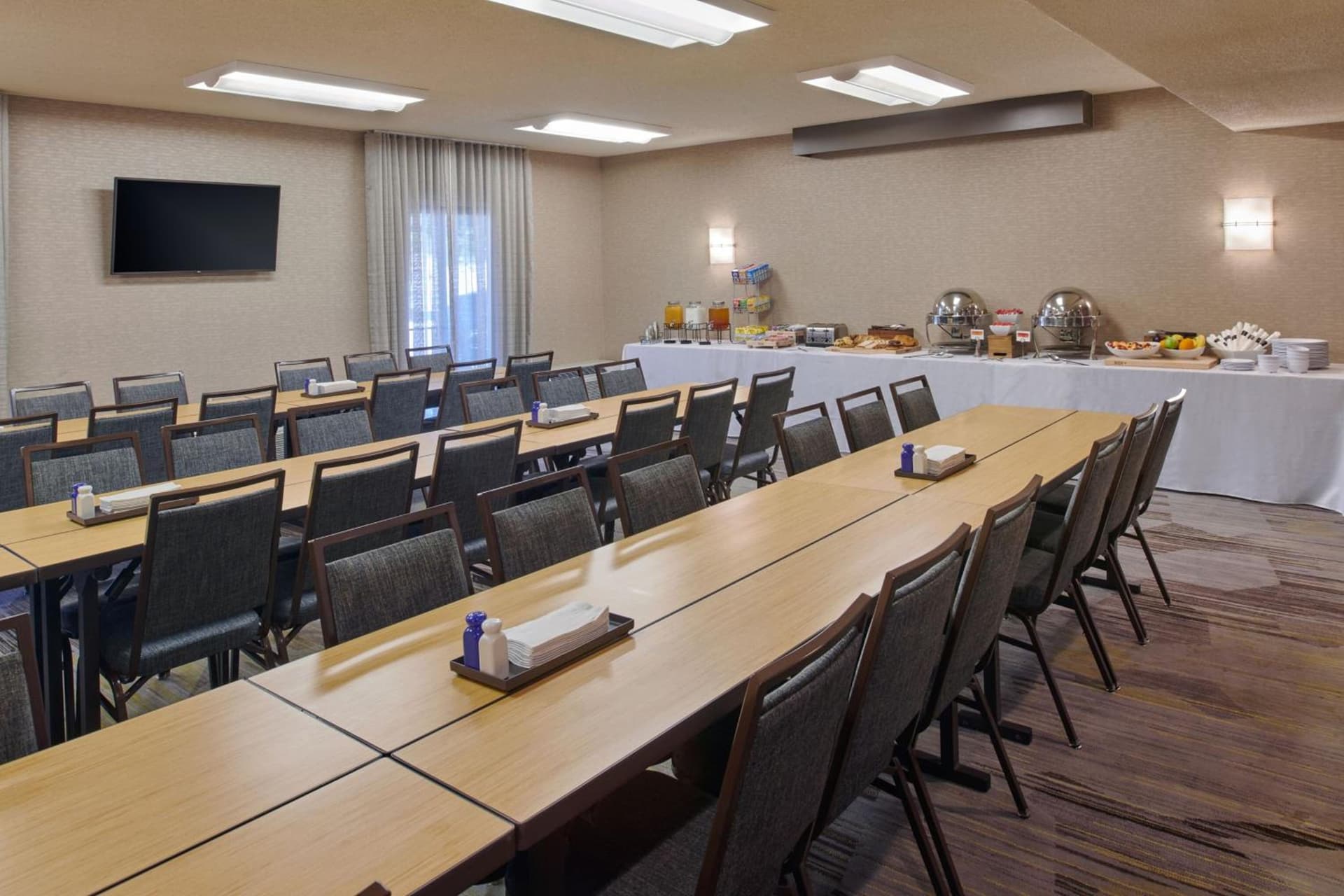 Courtyard by Marriott Detroit Dearborn gallery photo in Dearborn, MI — image 10