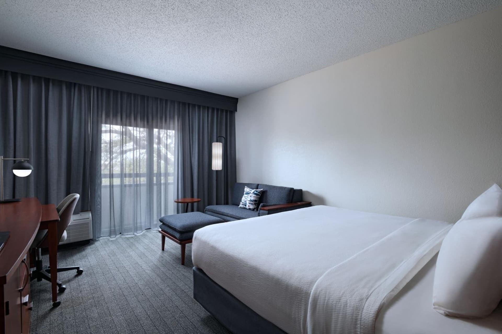 Courtyard by Marriott Dallas Richardson at Spring Valley interior in Richardson, TX — gallery photo 2