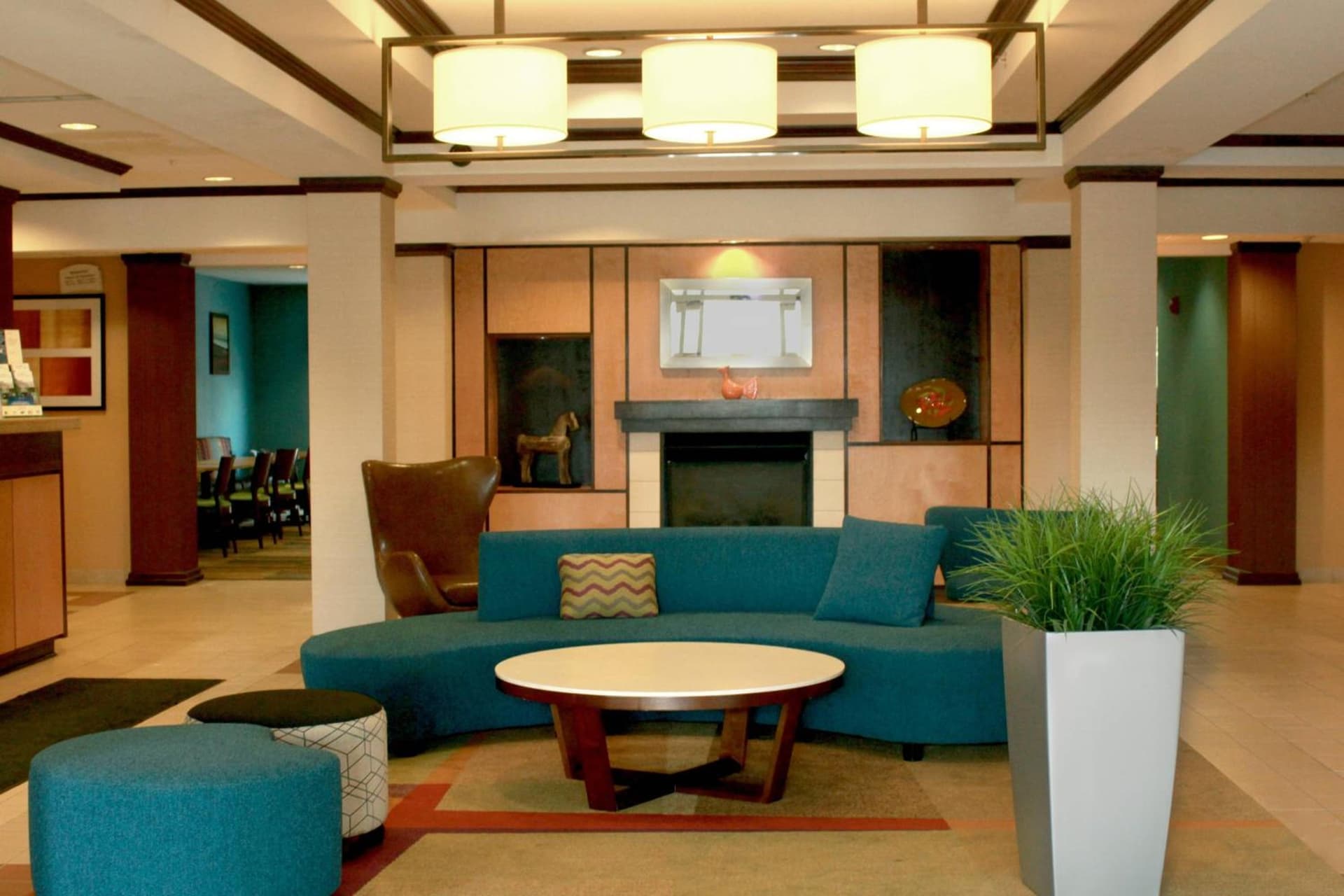 Fairfield Inn & Suites by Marriott Fairmont interior in Fairmont, WV — gallery photo 2